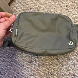Lululemon 1 L Everywhere Belt Bag Grey Sage Green Fanny Pack Unisex